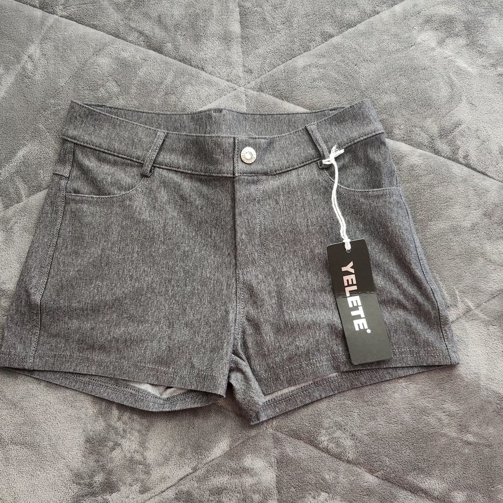 Yelete Women's Gray Shorts
